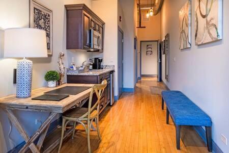 Hip Urban Loft - Small Town Charm - 124 Lofts #1 West Dundee Extérieur photo
