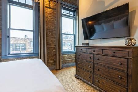 Hip Urban Loft - Small Town Charm - 124 Lofts #1 West Dundee Extérieur photo
