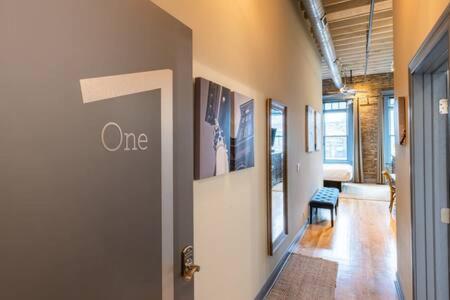 Hip Urban Loft - Small Town Charm - 124 Lofts #1 West Dundee Extérieur photo