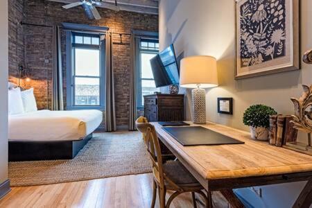 Hip Urban Loft - Small Town Charm - 124 Lofts #1 West Dundee Extérieur photo