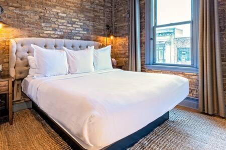 Hip Urban Loft - Small Town Charm - 124 Lofts #1 West Dundee Extérieur photo