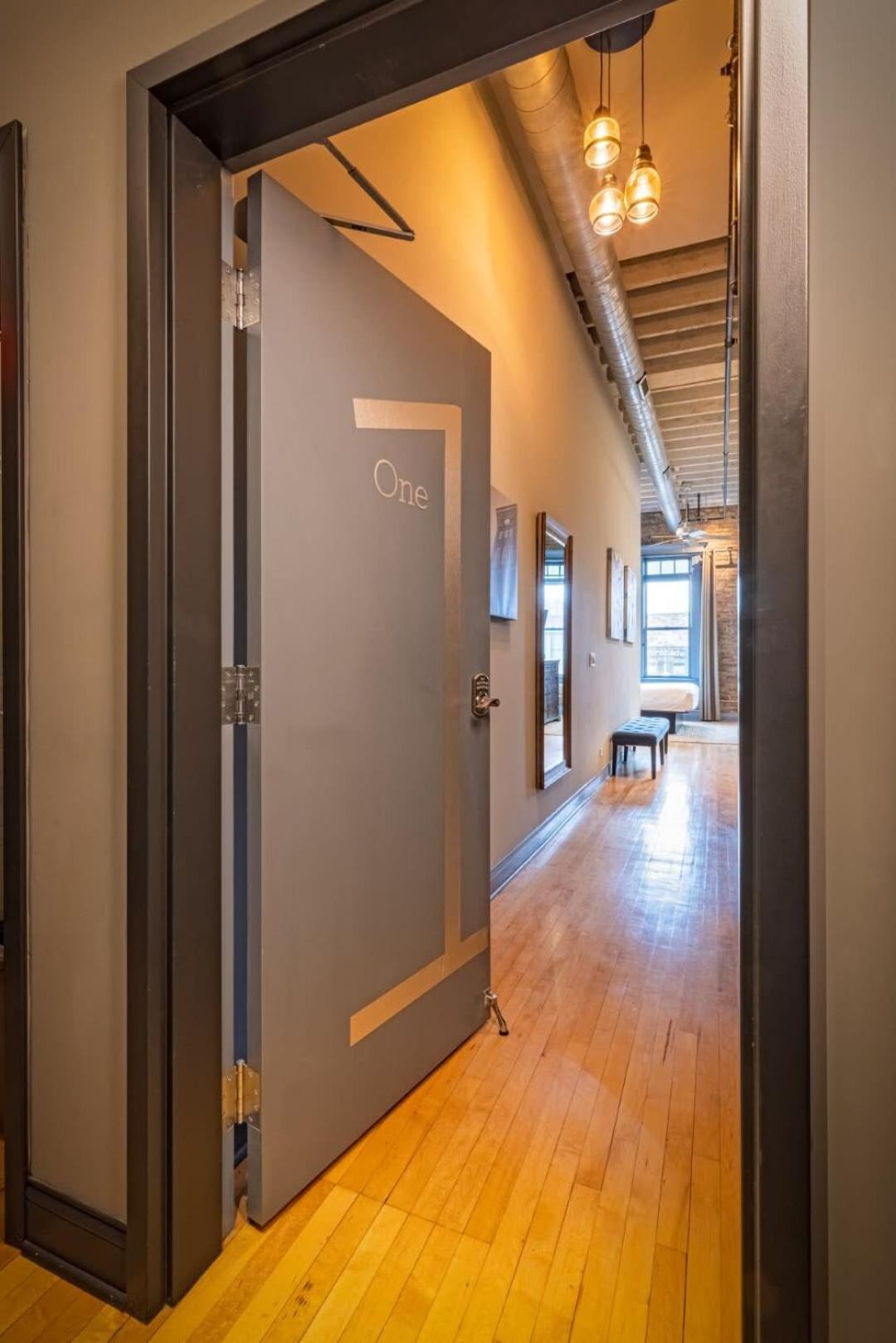Hip Urban Loft - Small Town Charm - 124 Lofts #1 West Dundee Extérieur photo